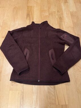 Arc’teryx Polar-Tec Fleece zip up in Burgundy